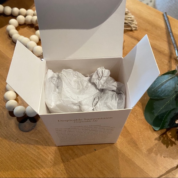 Hallmark Keepsake Ornament Despicable Snowminion - Picture 5 of 5